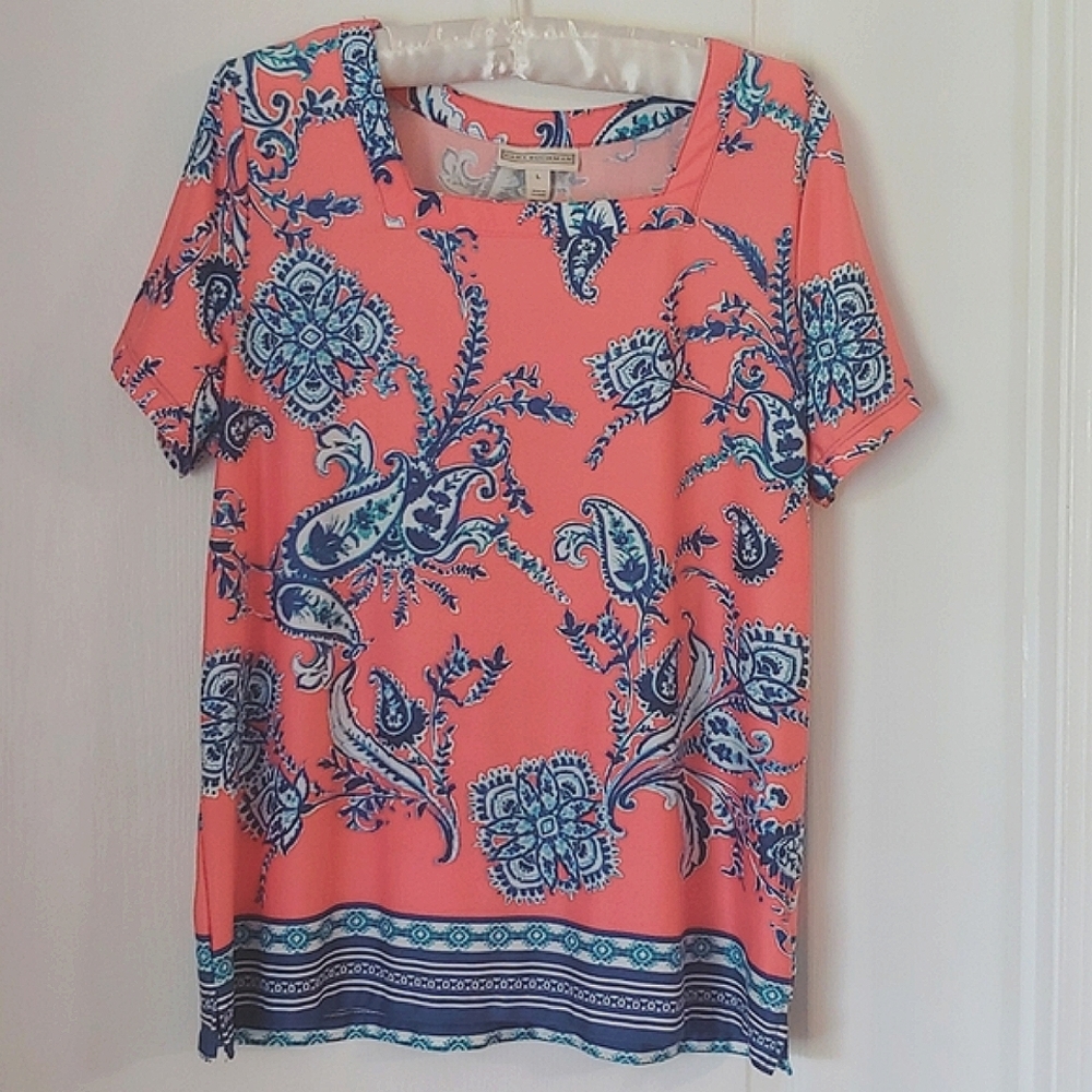 Dana Buchman Coral Paisley Print Boat Neck Top. Size Large